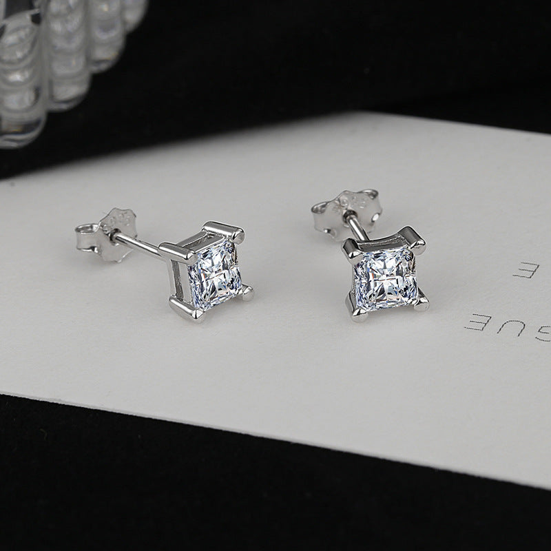 Damen Ohrstecker mit funkelndem Zirkonbesatz und eleganter Fassung Shop Nory