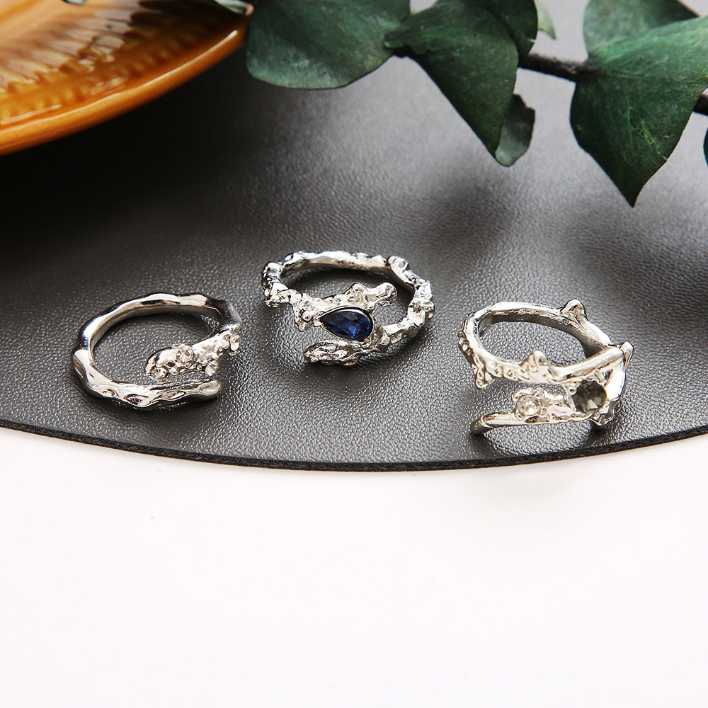 Damenring mit filigranem Herzdesign und kunstvollen Zweigen Shop Nory