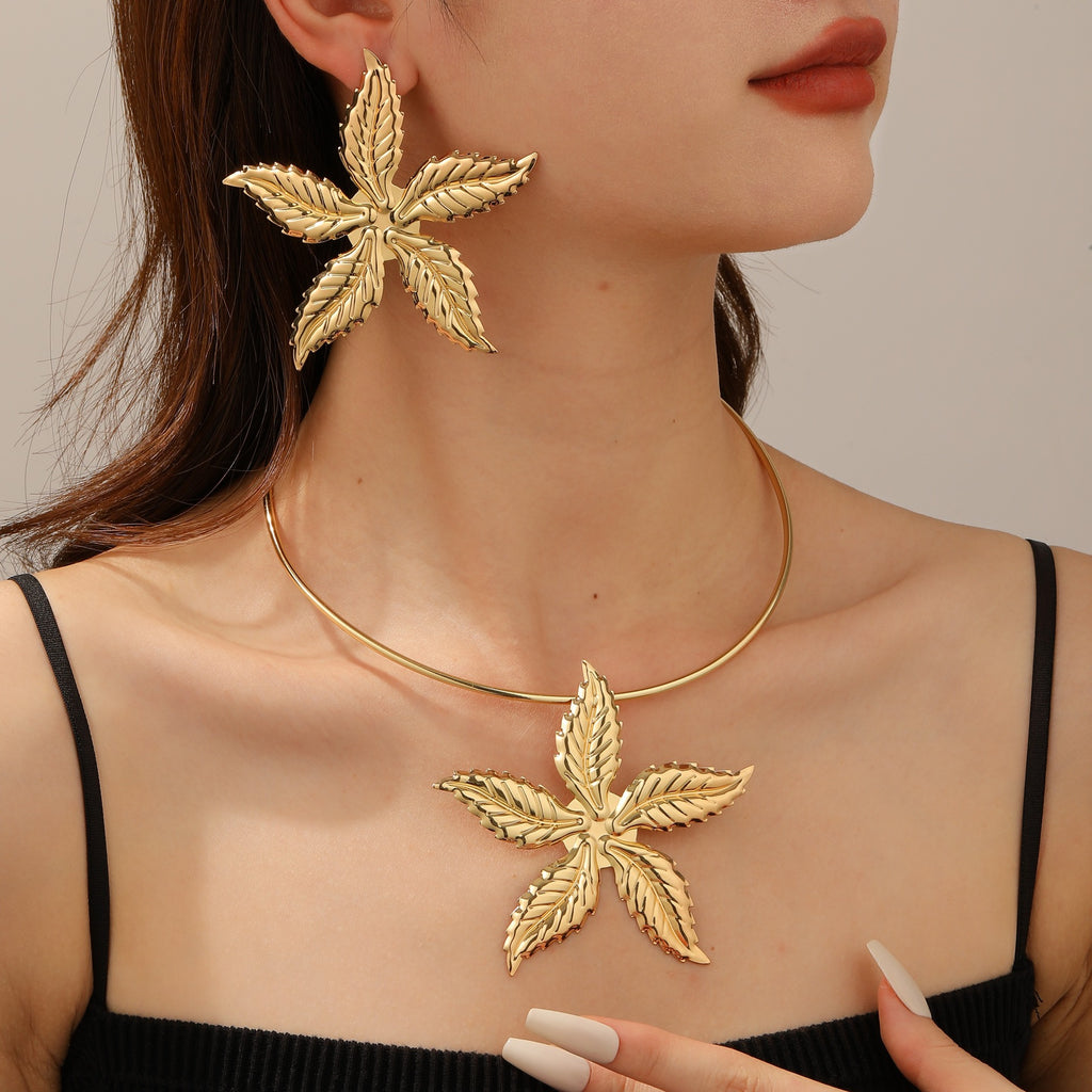 Damen Halskette mit kunstvollem Pflanzenmotiv Shop Nory
