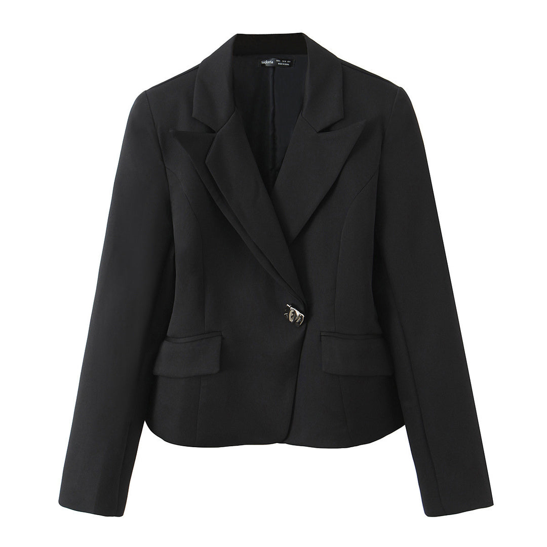 Damen Taillierter Kurzblazer mit asymmetrischem Schmuckverschluss und Pattentaschen Shop Nory