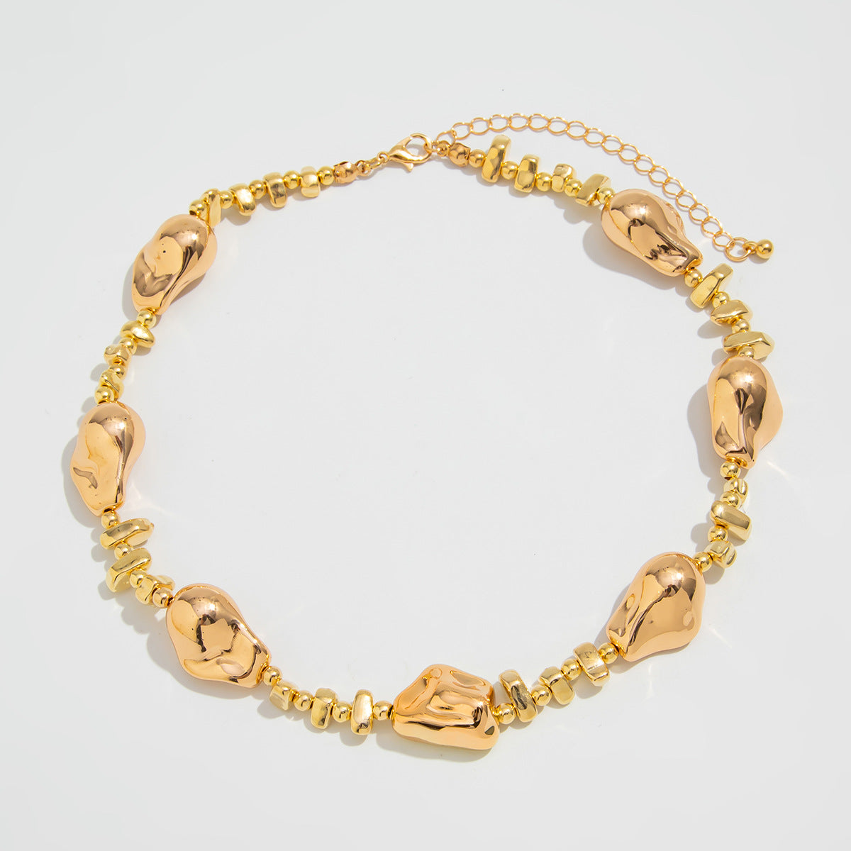 Damen elegante Kette mit asymmetrischem Perlen-Design und Metallakzenten Shop Nory