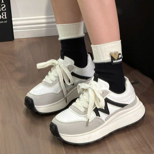 Damen Plateau-Chunky-Sneaker mit skulpturierter EVA-Sohle, Trail‑Profil und gepolstertem Komfortkragen Shop Nory