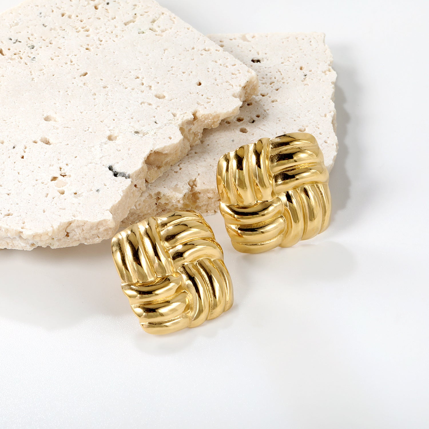 Damen auffällige, goldfarbene Ohrringe mit modernem Strukturdesign Shop Nory