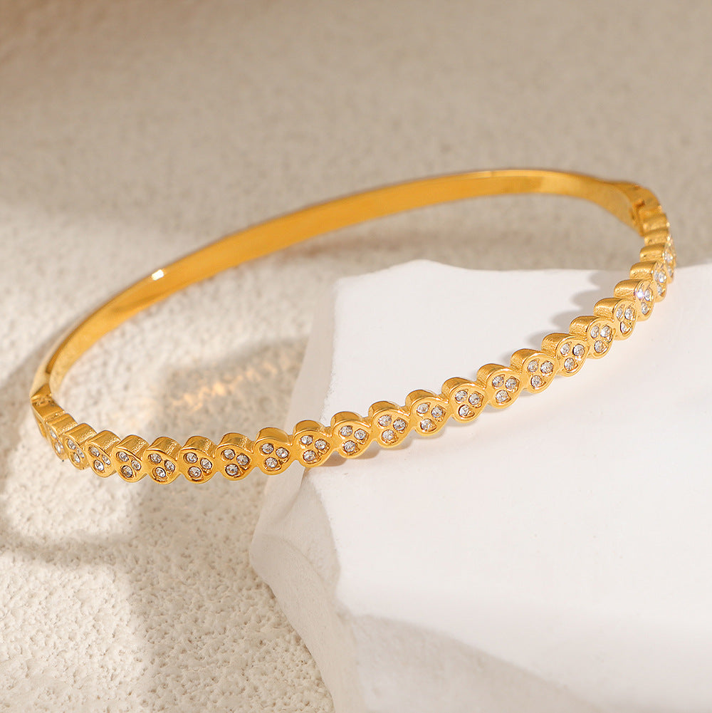 Damen Armreif mit funkelnden Zirkonia und strukturiertem Design Shop Nory