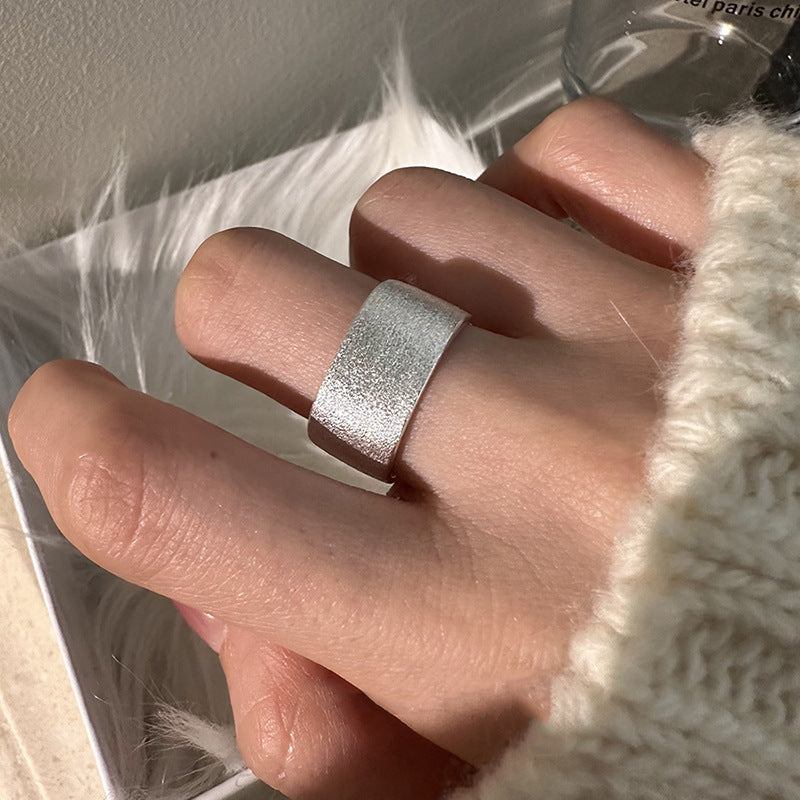 Damen breiter, texturierter Ring aus hochwertigem Metall Shop Nory