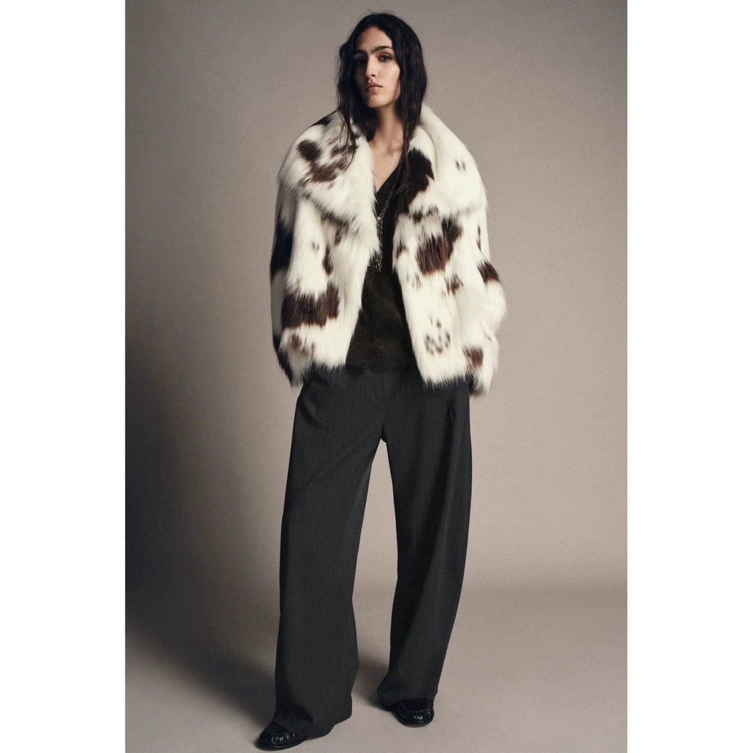 Damen Kurzmantel aus gepunktetem Hochflor-Faux-Fur mit voluminösem Schalkragen Shop Nory