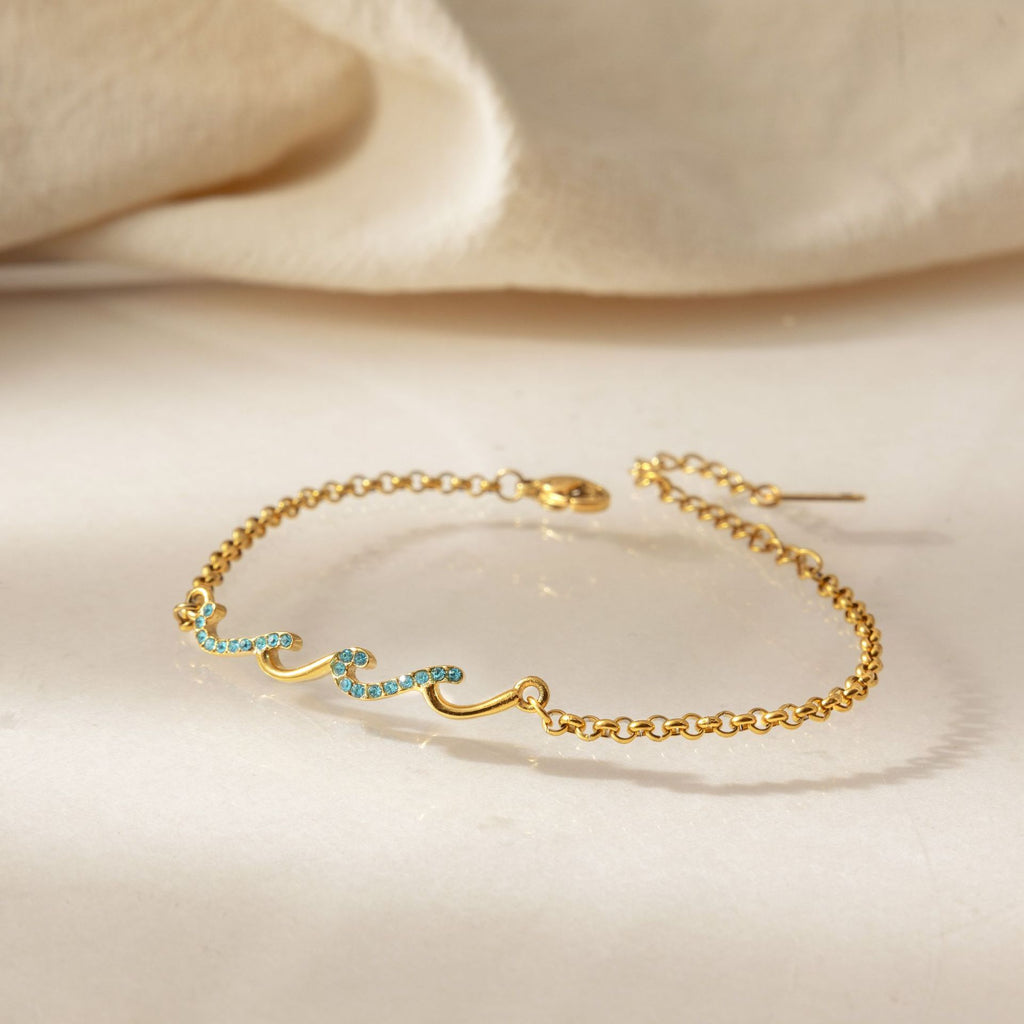 Damen Armband mit kunstvollem Wellen-Design und funkelnden Zirkonia-Elementen Shop Nory
