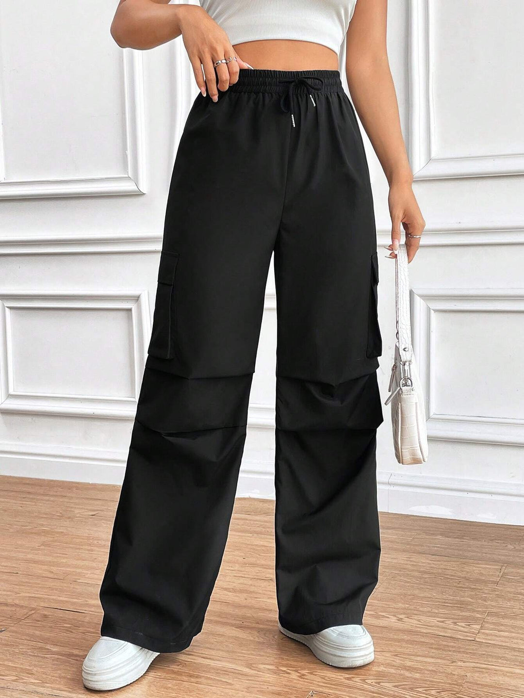 Damen Weite High‑Waist Cargo‑Hose mit Elastikbund und großen Klappentaschen Shop Nory
