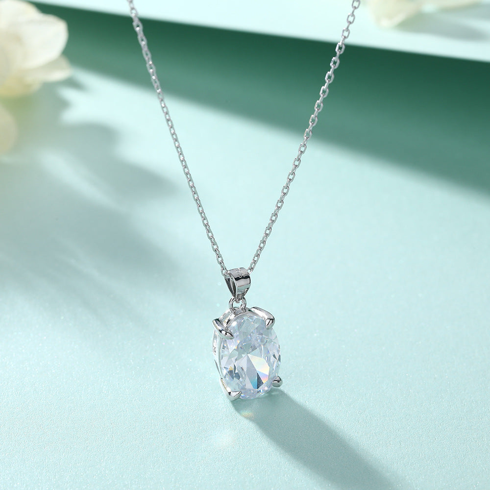 Damen Anhänger-Halskette mit ovalem, tiefgrünen Edelstein und hochwertiger Silberfassung Shop Nory