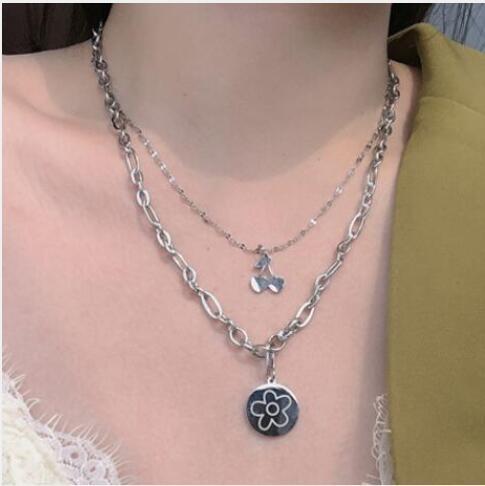 Damen mehrlagige Kette mit stilvollem Blumenanhänger Shop Nory