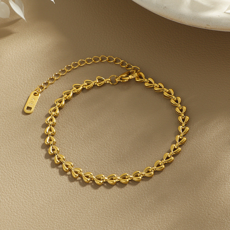 Damen Armband mit elegantem Herzdesign und feiner Kettengestaltung Shop Nory
