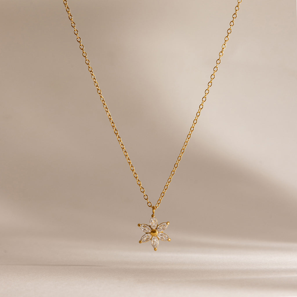 Damen Halskette mit stilvollem Blumenanhänger aus hypoallergenem Edelstahl Shop Nory