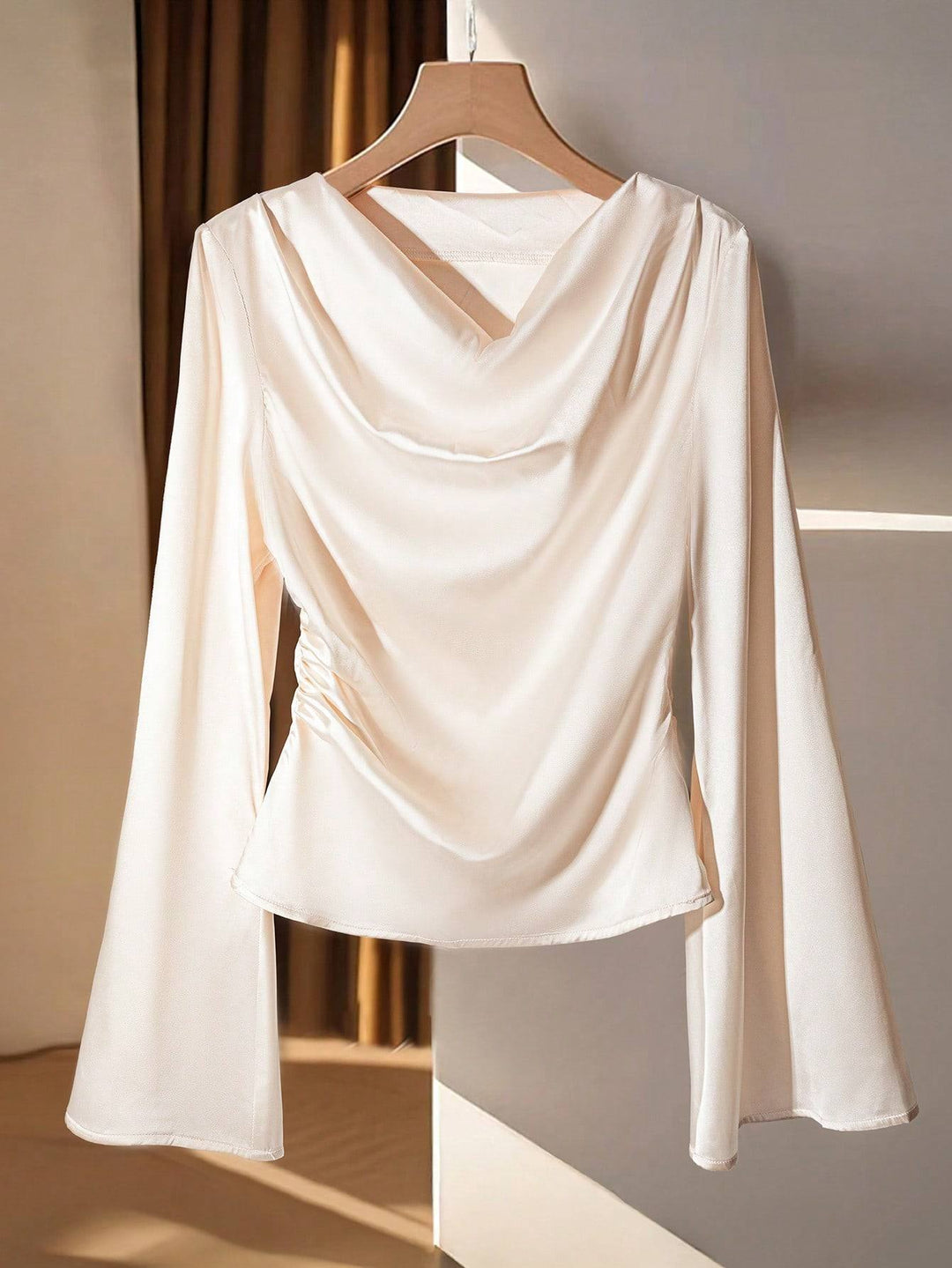 Damen Drapiertes Satin-Top mit Wasserfallkragen & Volantsärmeln Shop Nory