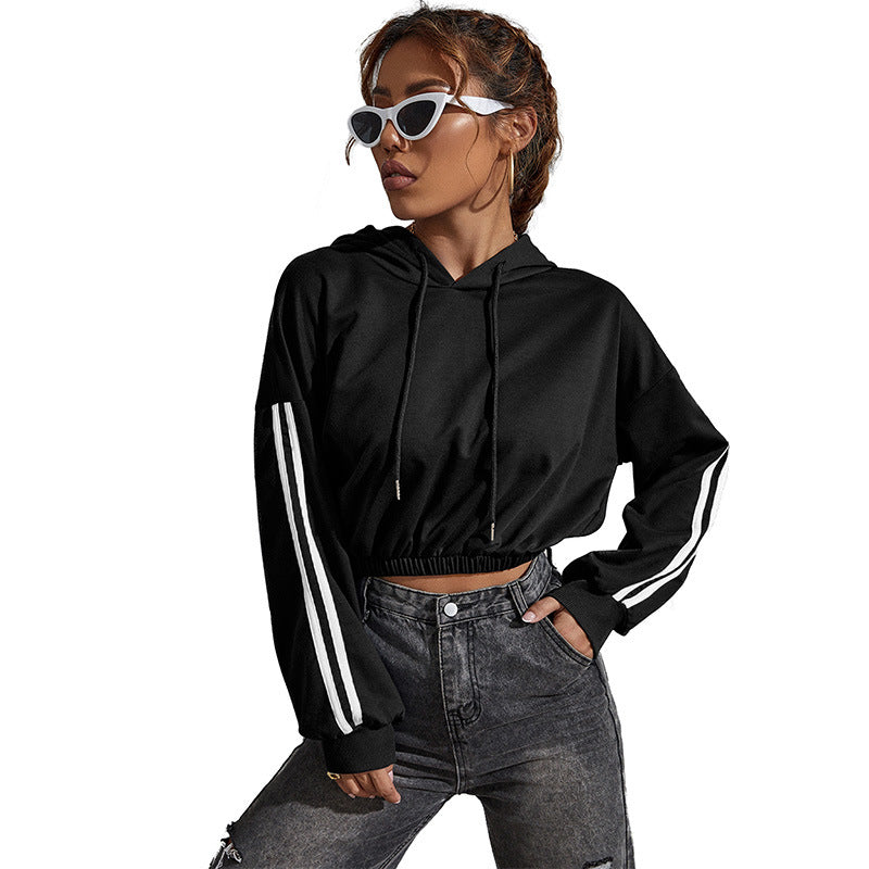 Damen Kurz geschnittenes Kapuzen‑Crop‑Sweatshirt mit Kordelzug, elastischem Saum und Kontraststreifen Shop Nory