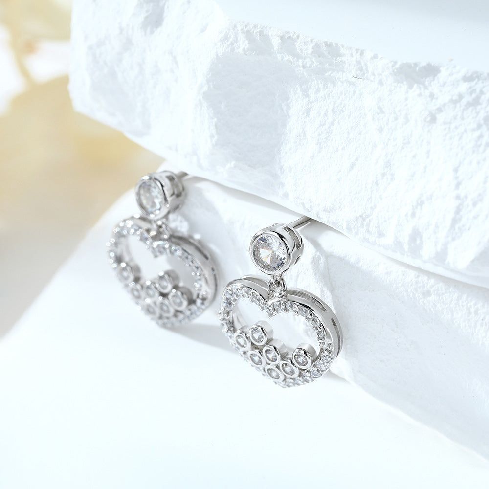 Damen Ohrstecker im herzförmigen Design mit funkelnden Zirkonia-Details Shop Nory