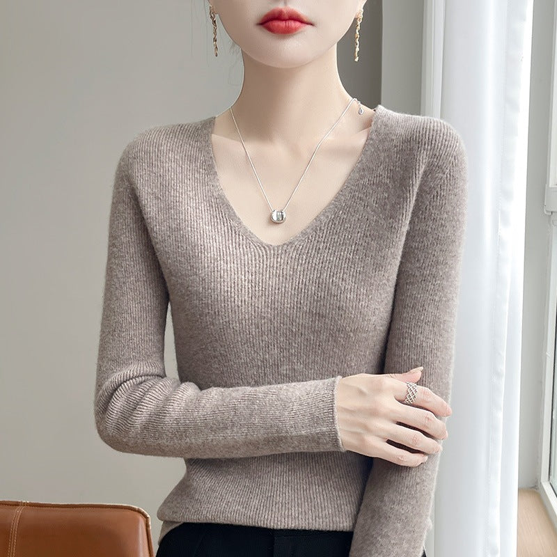 Damen Schmal geschnittener V‑Ausschnitt-Feinstrickpullover mit feiner Rippenstruktur und weicher Haptik Shop Nory