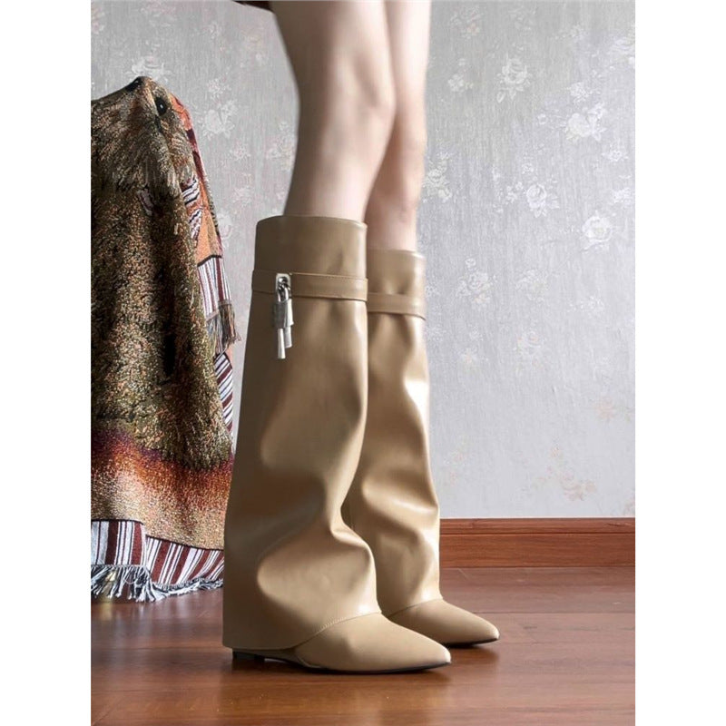 Damen kniehohe Lederstiefel mit spitzer Zehenform, flachem Absatz und seitlichem Schnallenverschluss Shop Nory