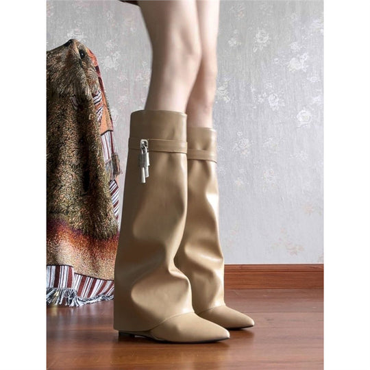 Damen kniehohe Lederstiefel mit spitzer Zehenform, flachem Absatz und seitlichem Schnallenverschluss Shop Nory