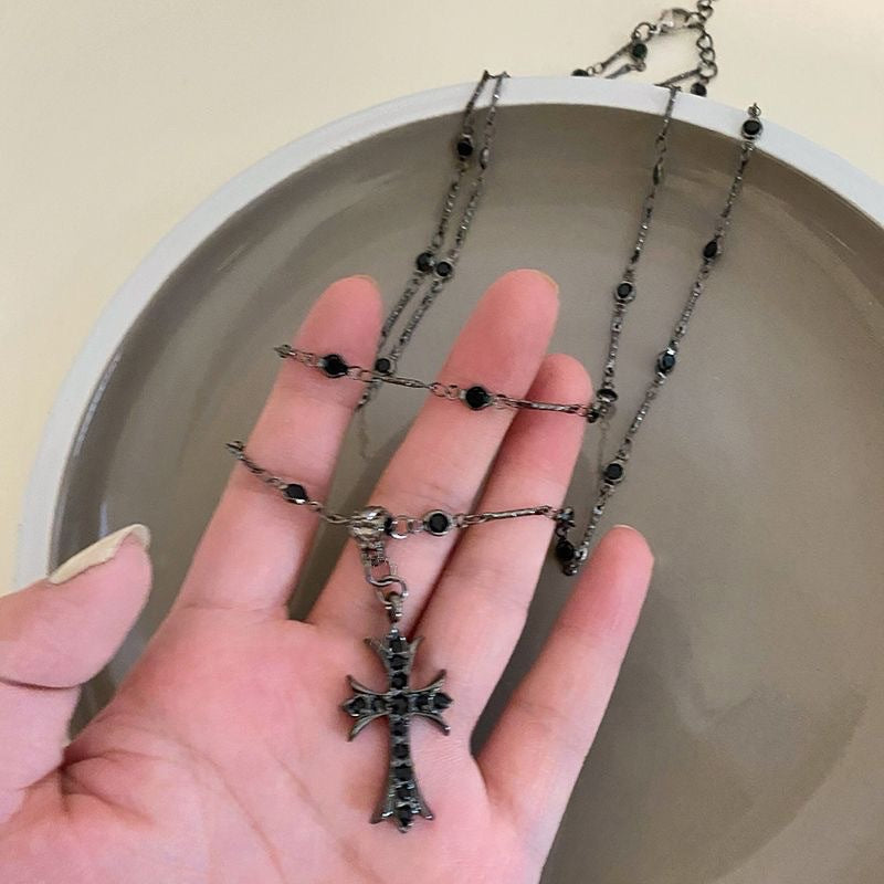 Damen Halskette mit stilvollem Kreuzanhänger Shop Nory