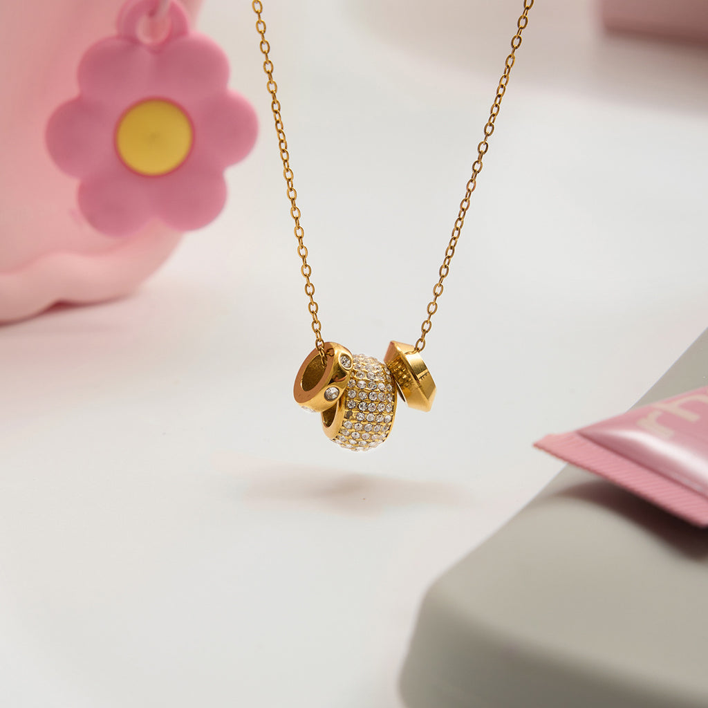 Damen Halskette mit funkelndem Zirkonia-Anhänger und wasserdichtem Design Shop Nory