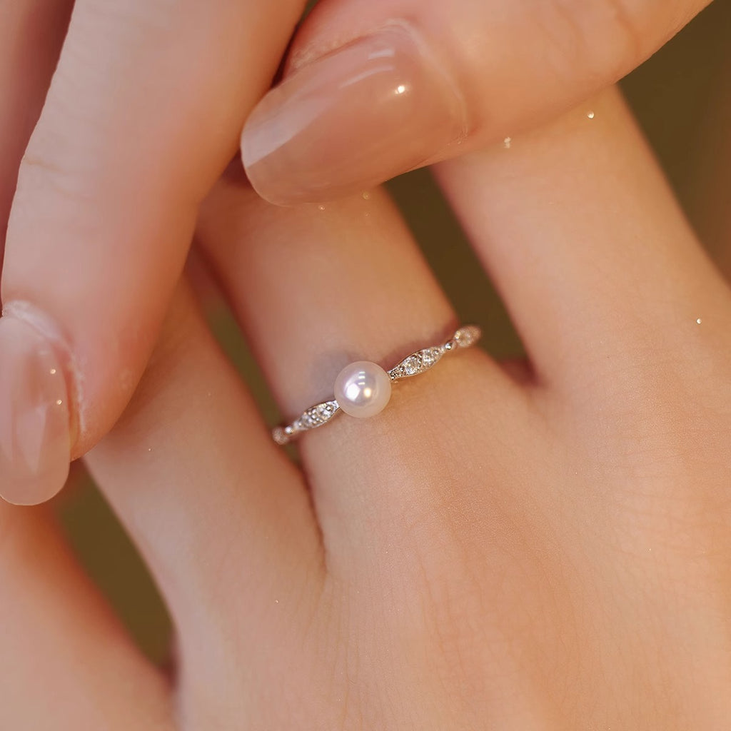 Damenring mit eleganter Perle und glitzernden Zirkonia Shop Nory