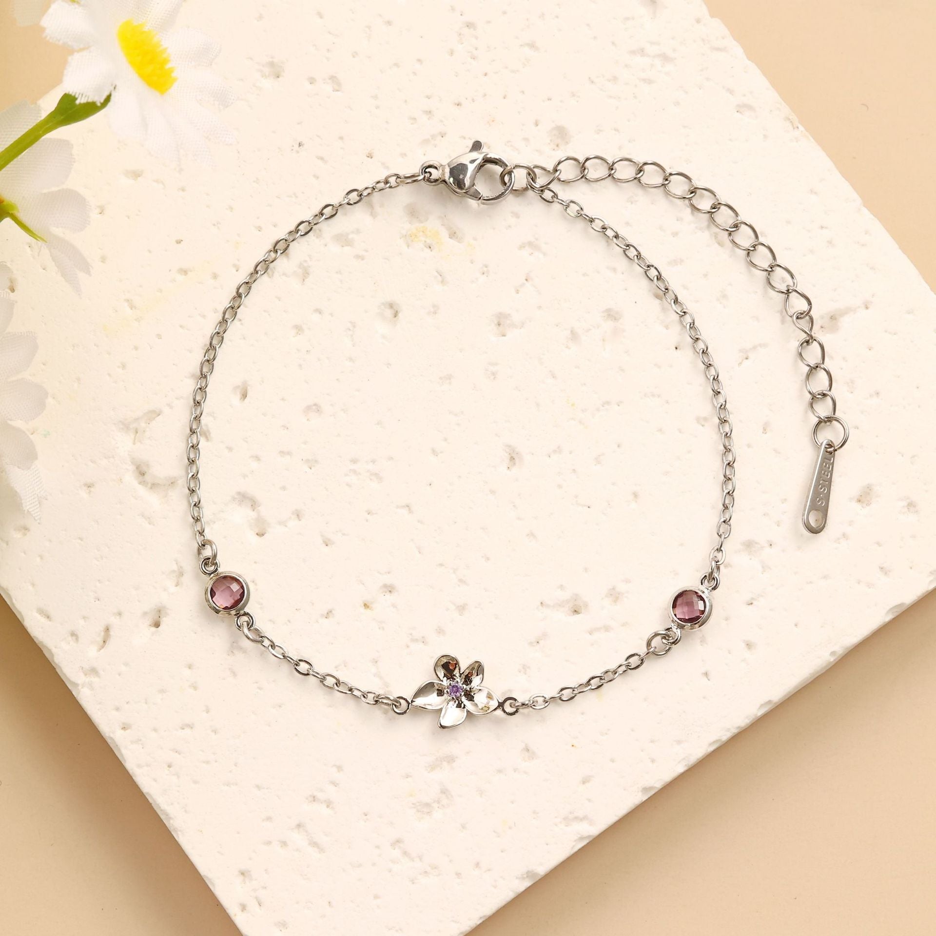 Damen filigranes Armband mit floralem Design Shop Nory