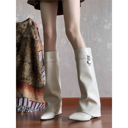 Damen kniehohe Lederstiefel mit spitzer Zehenform, flachem Absatz und seitlichem Schnallenverschluss Shop Nory