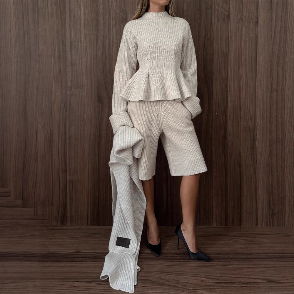 Damen Feinstrick-Zweiteiler mit tailliertem Peplum-Pullover und High-Waist-Bermuda Shop Nory