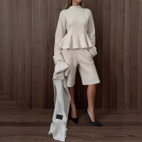 Damen Feinstrick-Zweiteiler mit tailliertem Peplum-Pullover und High-Waist-Bermuda Shop Nory