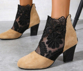 Damen Ankle-Boots mit floraler Spitze und samtiger Wildlederoptik mittelhoher Blockabsatz Shop Nory