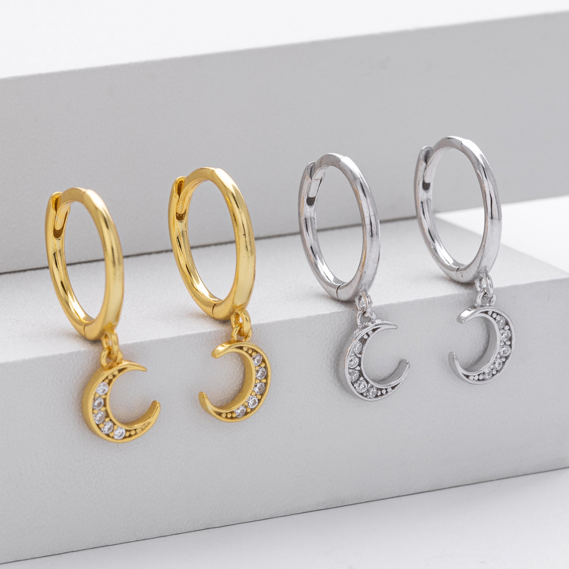 Damen Ohrhänger mit Mondmotiv aus 925 Sterling Silber und funkelnden Zirkonsteinen Shop Nory