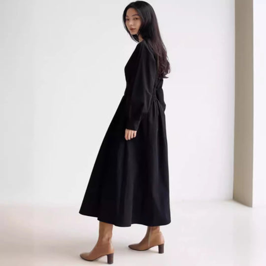 Damen Maxikleid mit Taillenabnähern, Rundhalsausschnitt und voluminösen Manschetten Shop Nory