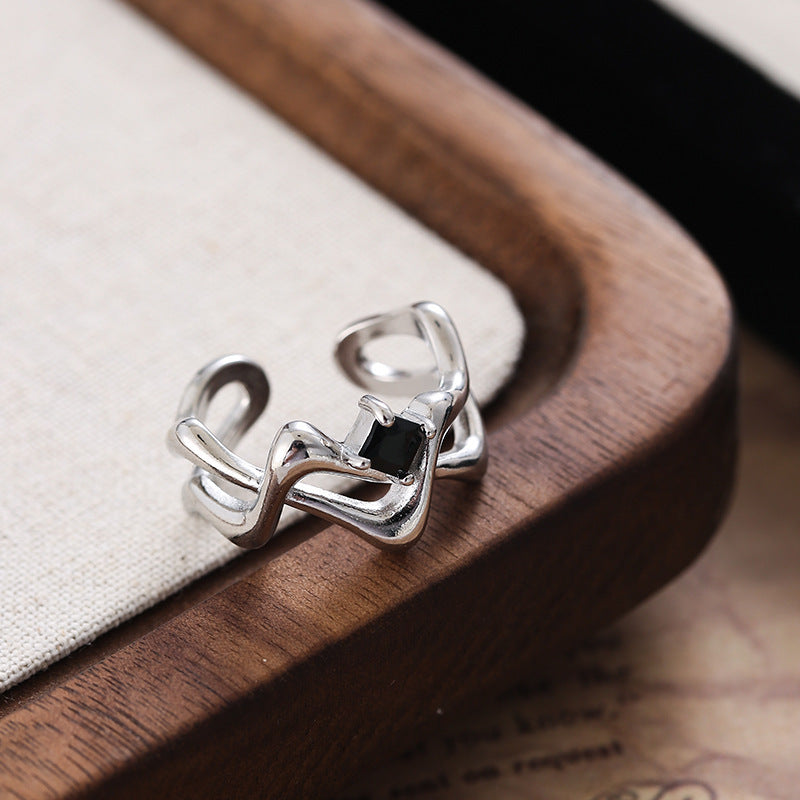 Damen Offener Ring mit künstlerisch geschwungenem Design und zentralem Stein Shop Nory
