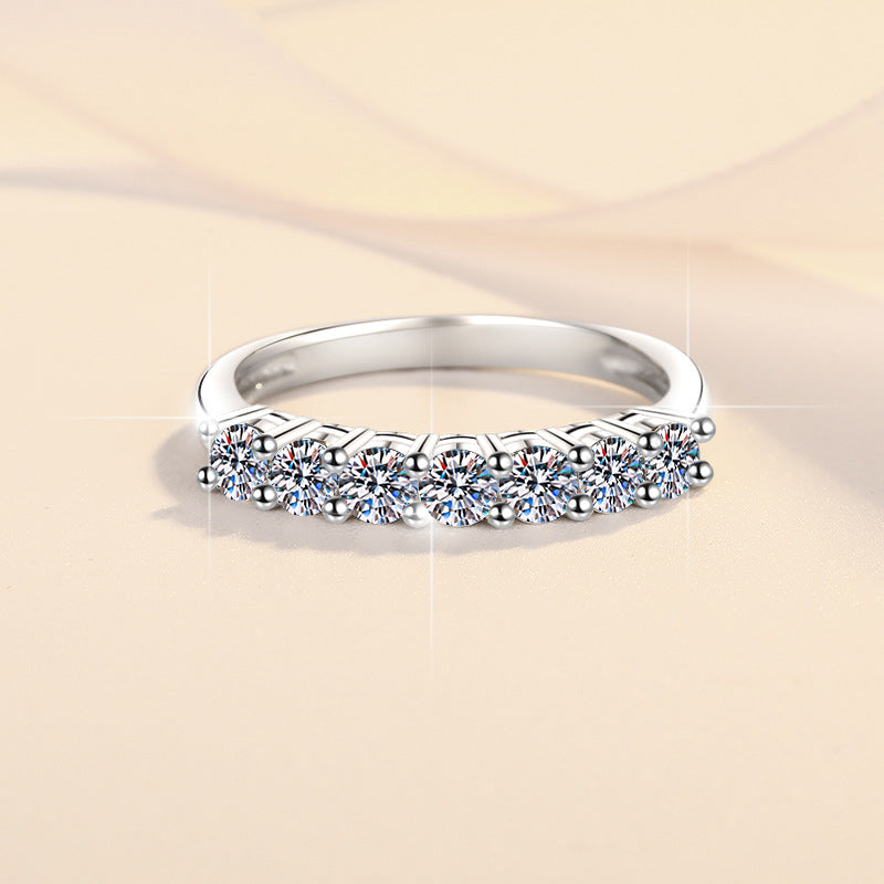 Damen zierlicher Ring mit strahlenden Zirkonia und luxuriösem Goldbesatz Shop Nory