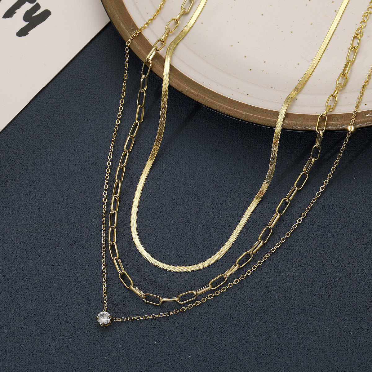 Damen mehrlagige Halskette mit zarten goldenen Ketten und funkelndem Anhänger Shop Nory