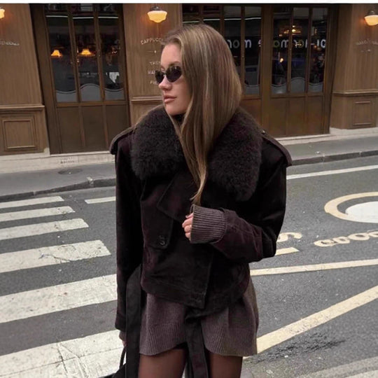 Damen Cropped-Motorjacke aus Wildlederoptik mit voluminösem Teddykragen Shop Nory