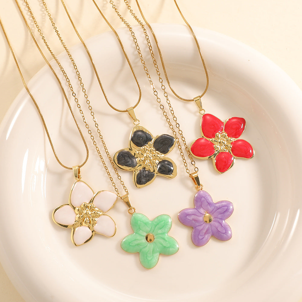 Damen Halskette mit kunstvollem Blumenanhänger Shop Nory