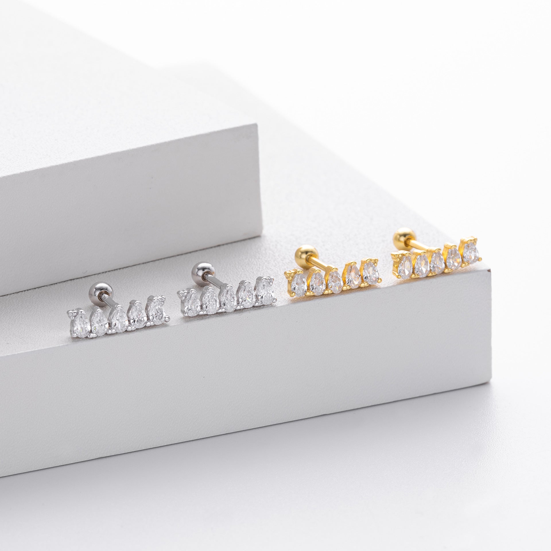 Damen Ohrstecker mit glitzernden Zirkonsteinen aus hochwertigem 925 Sterling Silber Shop Nory