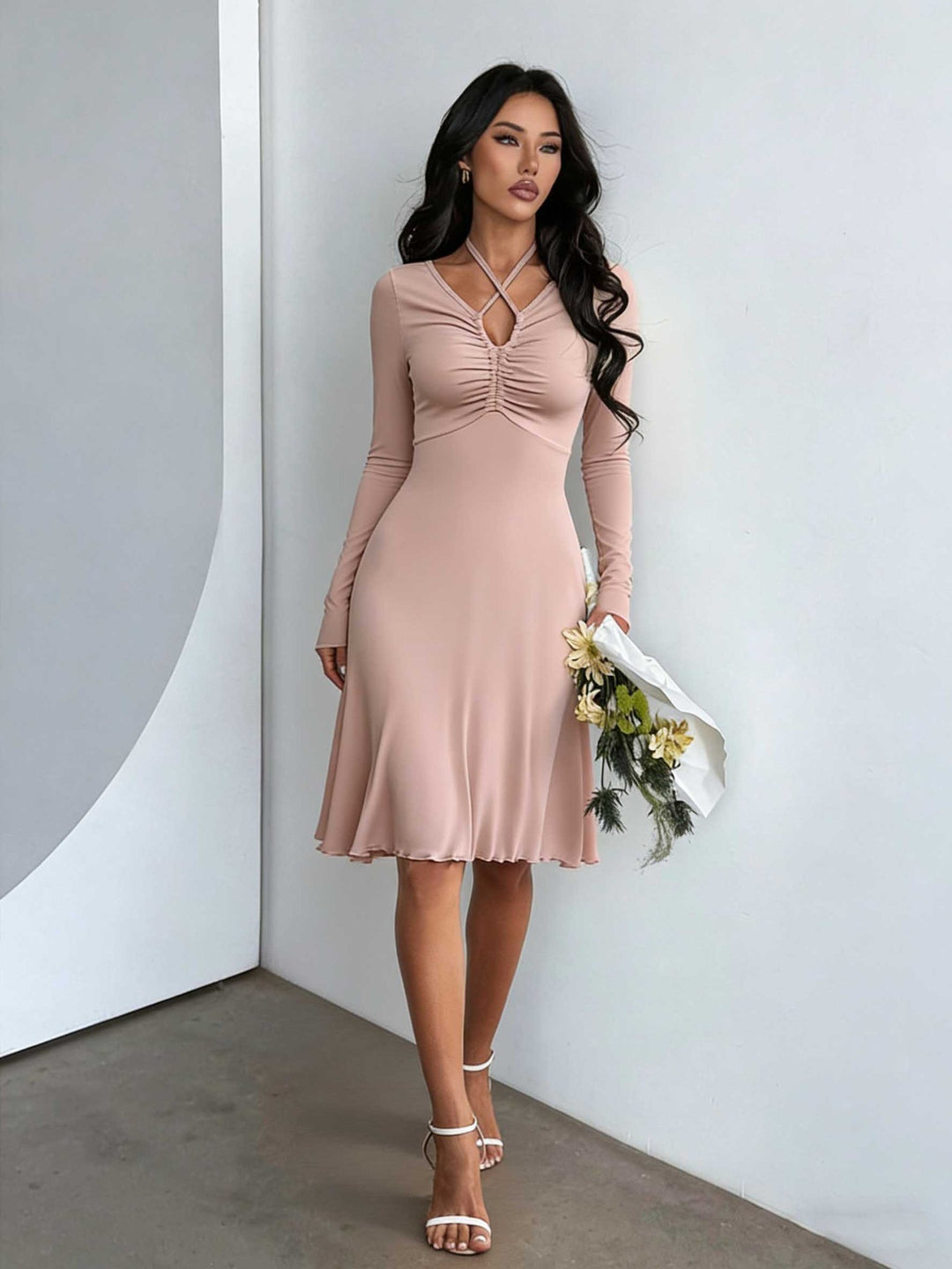 Damen gerafftes A-Linien Midikleid mit gekreuzten Trägern, figurformender Brustpartie und langen Ärmeln Shop Nory