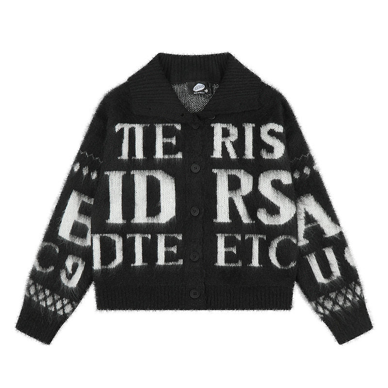 Damen Oversize Mohair-Strickjacke mit Knopfleiste, großem Reverskragen und typografischem Allover-Print Shop Nory