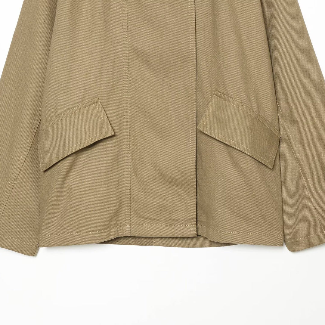 Damen Kurze Oversized Cape-Trenchjacke mit hohem Funnelkragen und Utility‑Pattentaschen Shop Nory