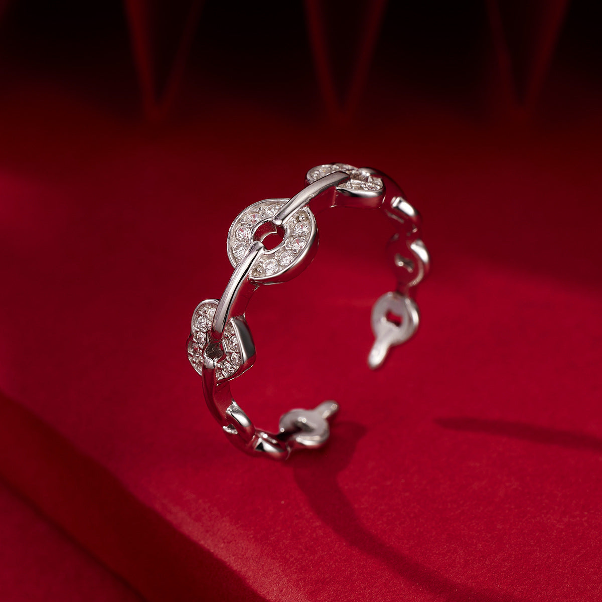 Damen eleganter Ring mit filigranem Design und funkelnden Zirkonia Shop Nory