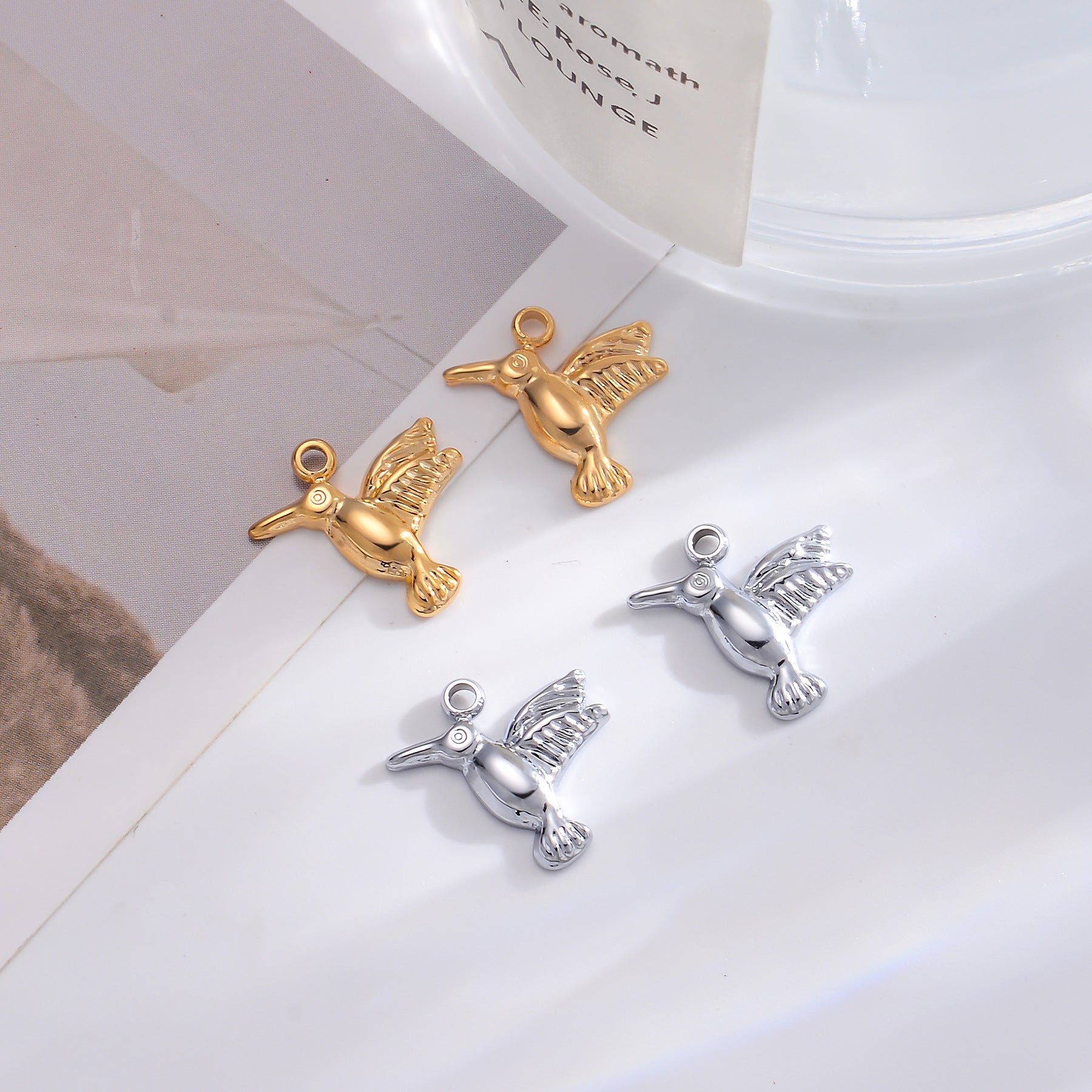 Damen detailreicher Kolibri-Anhänger aus hochwertigem Metall Shop Nory