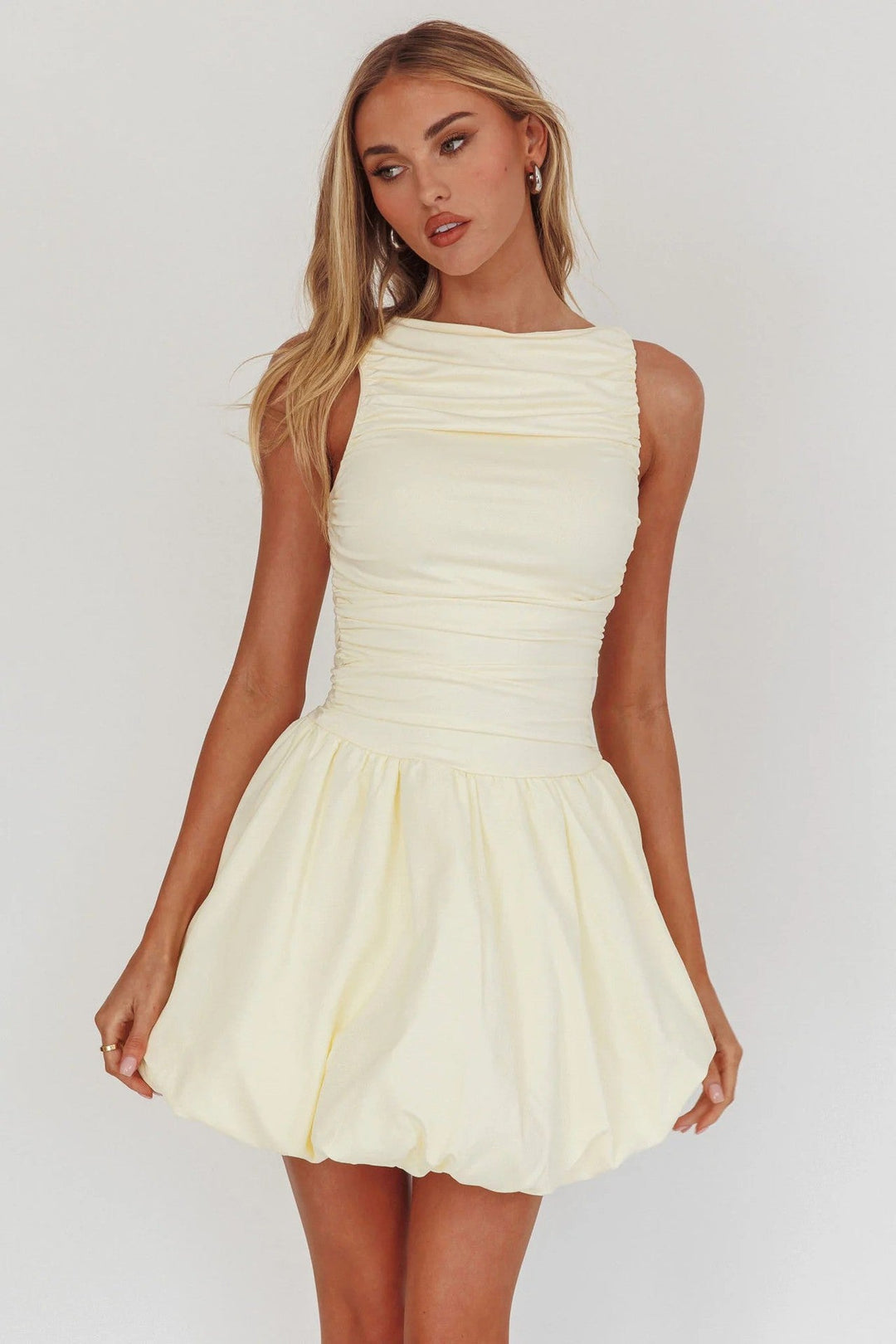 Damen Elegant eingeräumtes Cocktailkleid mit voluminösem Rock Shopnory
