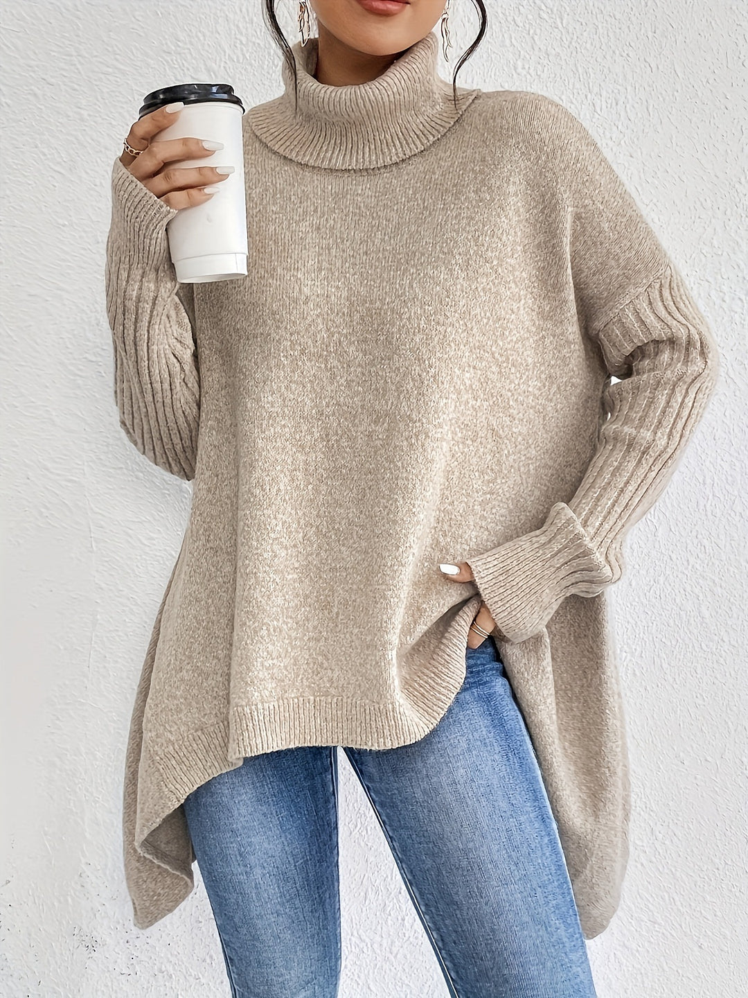Damen nan Oversize Strickpullover mit hohem Rollkragen, gerippten Ärmeln und asymmetrischem Saum Shop Nory