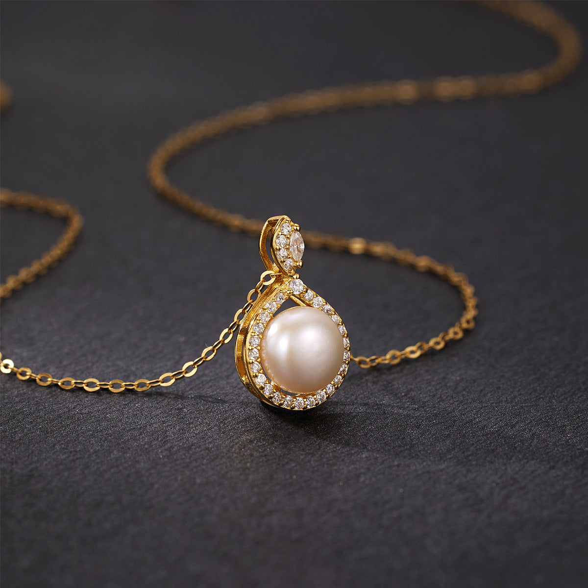 Damen filigrane Halskette mit elegantem Perlenanhänger und funkelnden Zirkonia Shop Nory