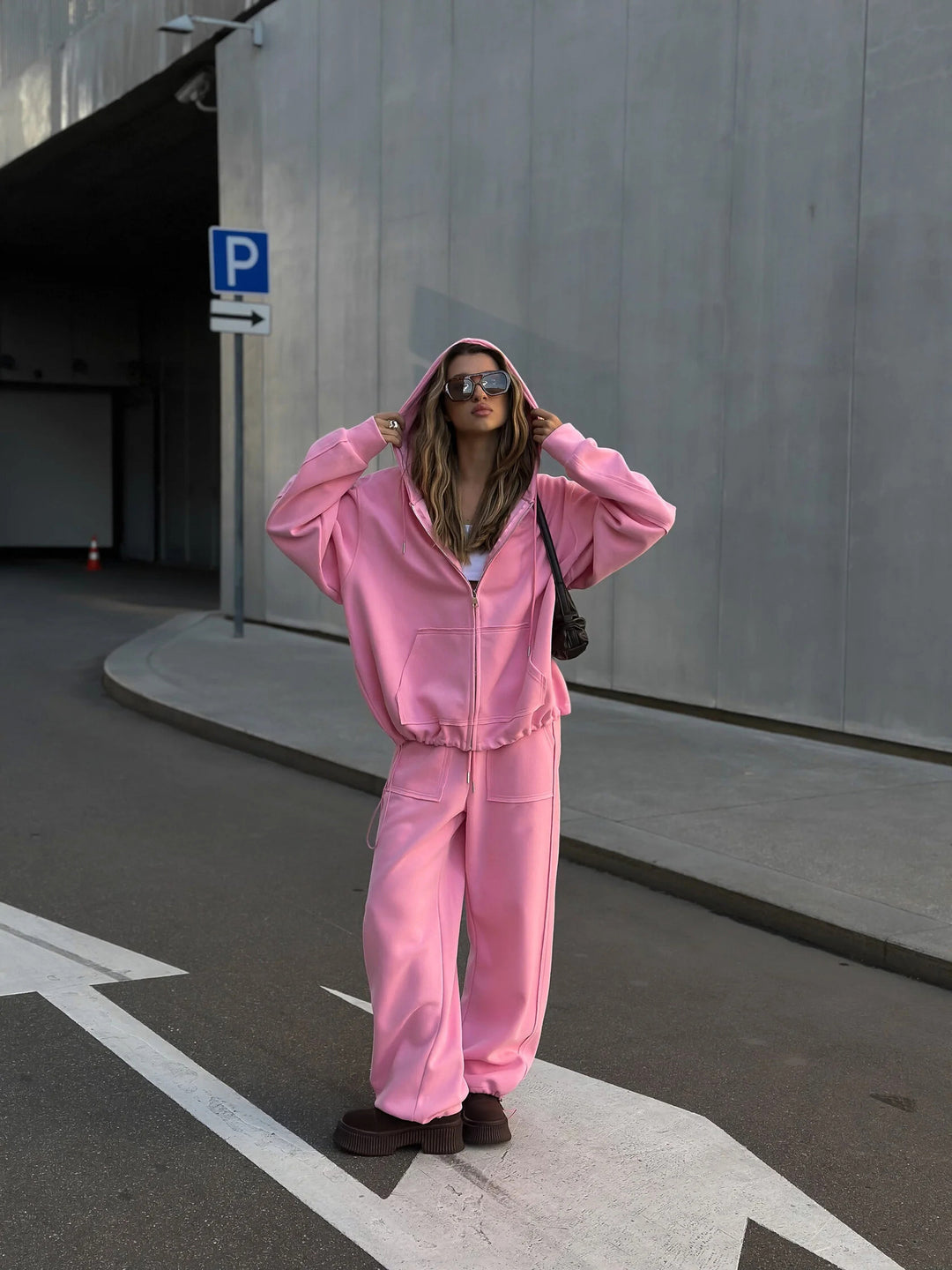 Damen oversized Kapuzenjacke mit Reißverschluss und lässiger Cargo-Loungehose Shop Nory