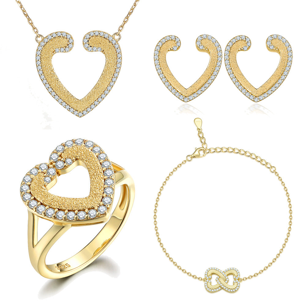 Damen Herz-Ring mit funkelnden Zirkonia und goldener Fassung Shop Nory