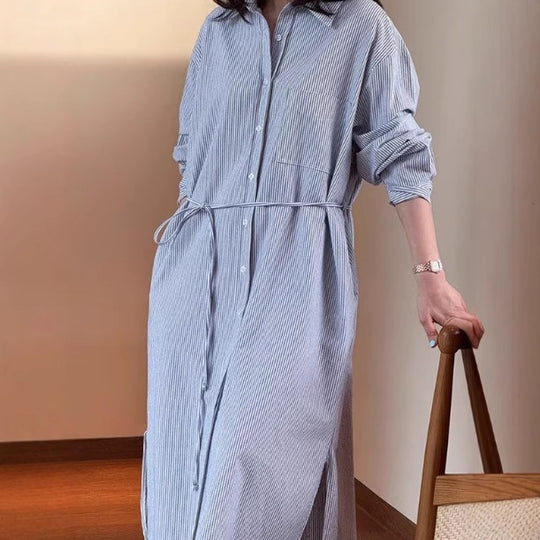 Damen Langes Hemdblusenkleid aus Popeline mit feiner Streifenstruktur, Kordel‑Taille und Seitenschlitzen Shop Nory