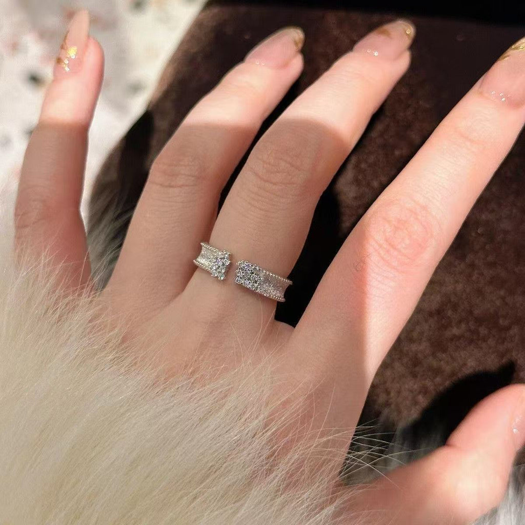 Damen Offener Ring mit funkelnden Zirkonia und modernem Design Shop Nory